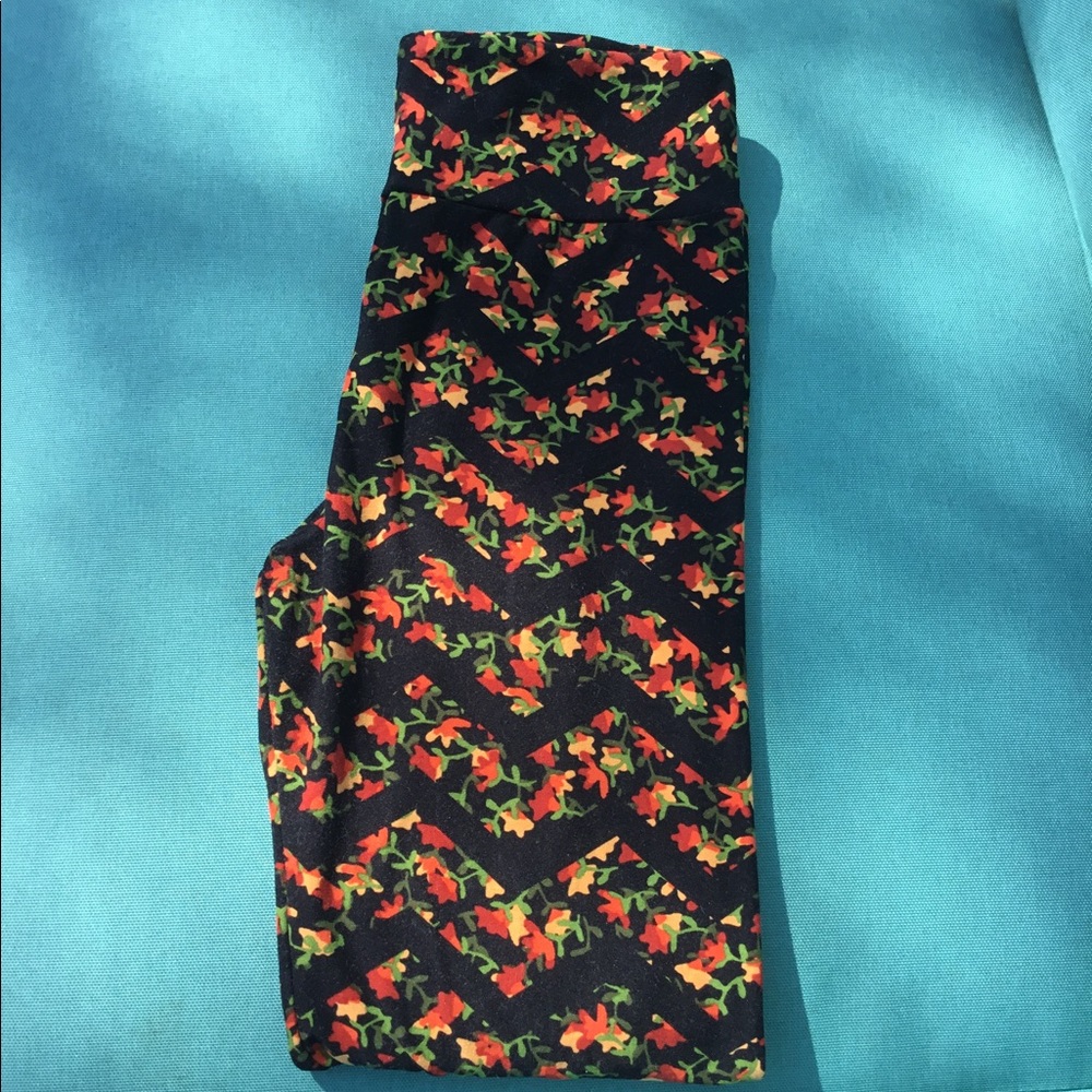 Floral and chevron Lularoe Leggings 🌹🌼
